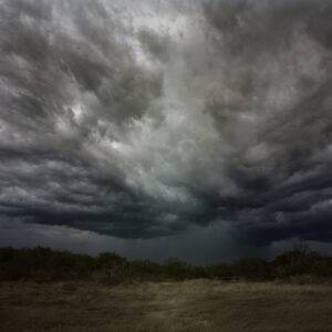 Dreigende lucht in de duinen