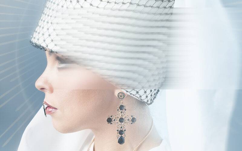 Mystique Beauty II - Dibond + American box